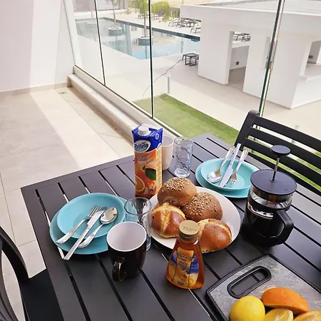 One Bedroom Apartment, Universal Residences Апартаменты Пафос