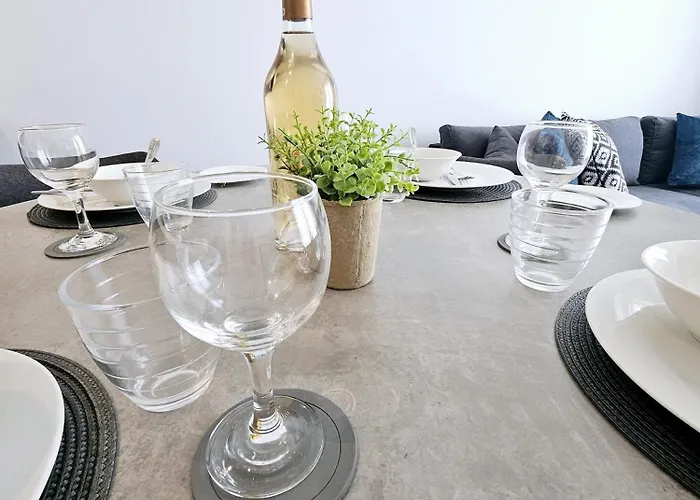 アパート One Bedroom Apartment, Universal Residences パ フォス