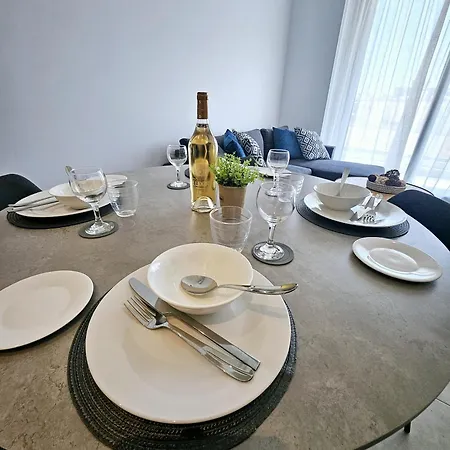 One Bedroom Apartment, Universal Residences *