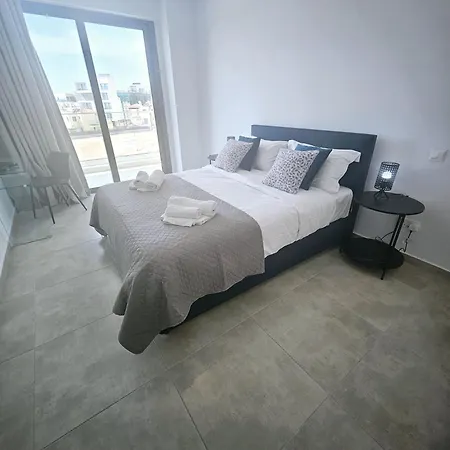 One Bedroom Apartment, Universal Residences Lejlighed