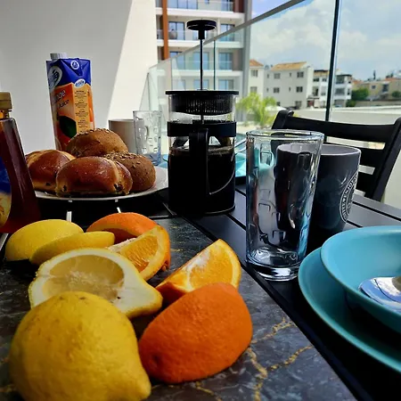 One Bedroom Apartment, Universal Residences Lejlighed